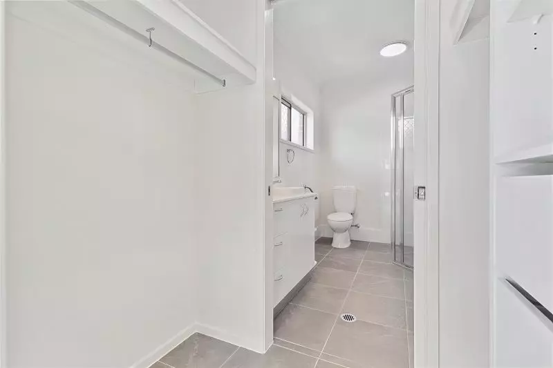 Two-bedroom villa with en-suite and garage