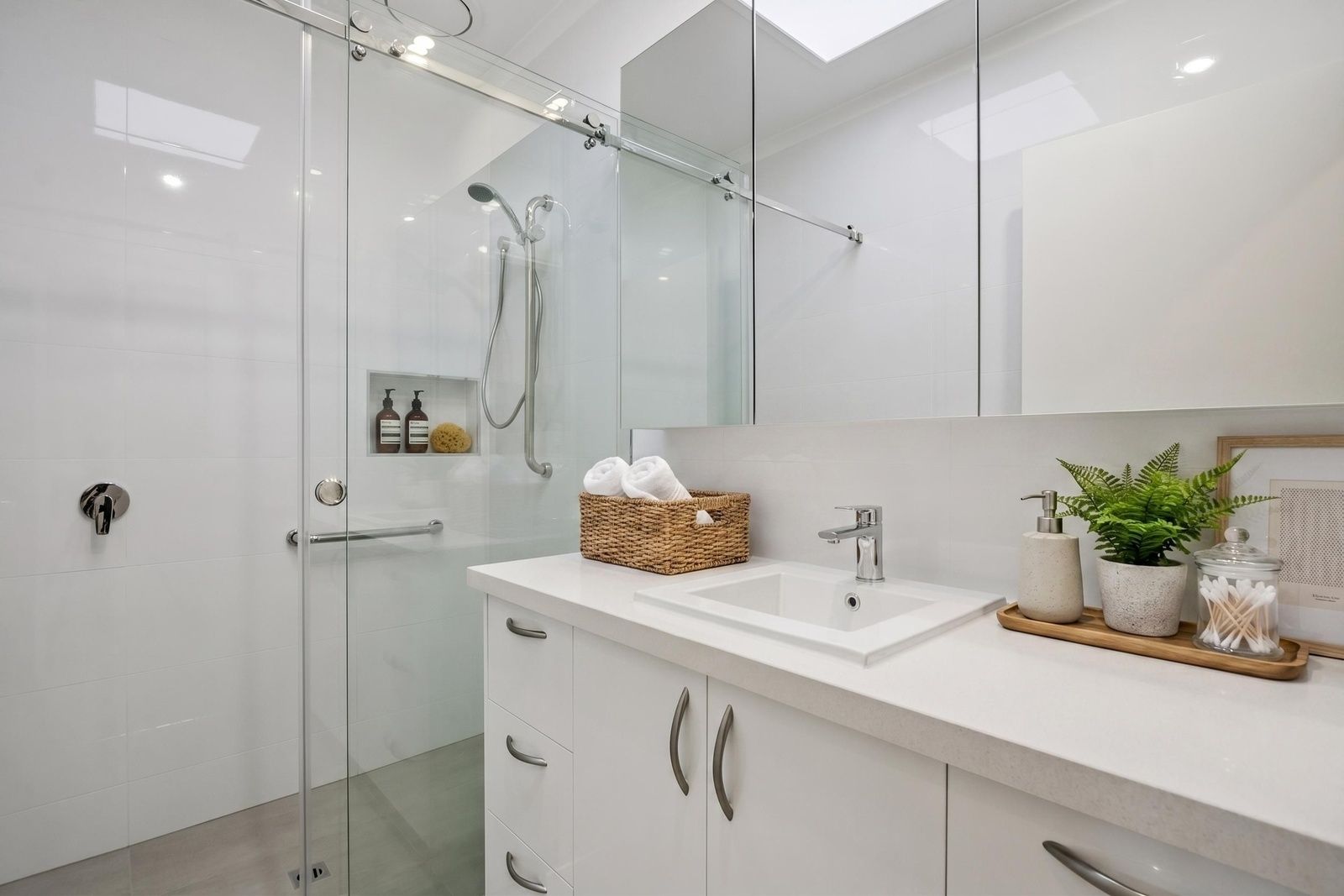 Under Refurbishment – Spacious Villa with Study