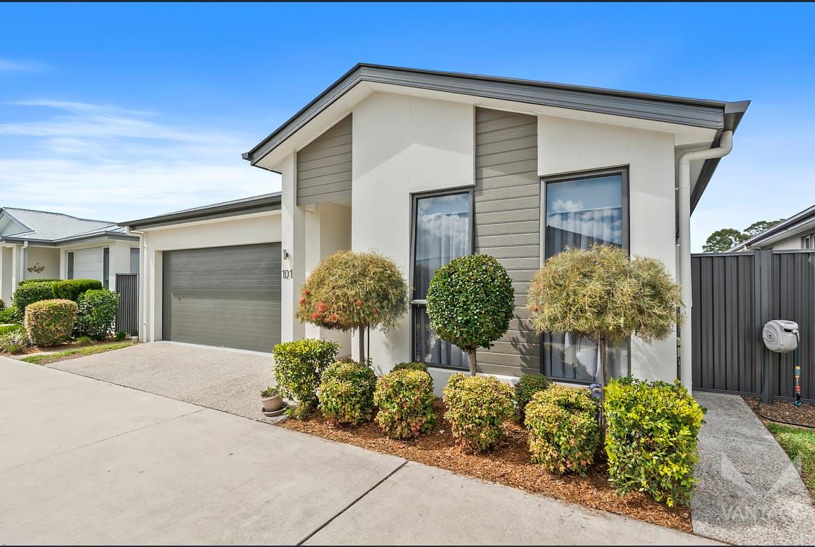 2 bed home in Luxury over 50s community