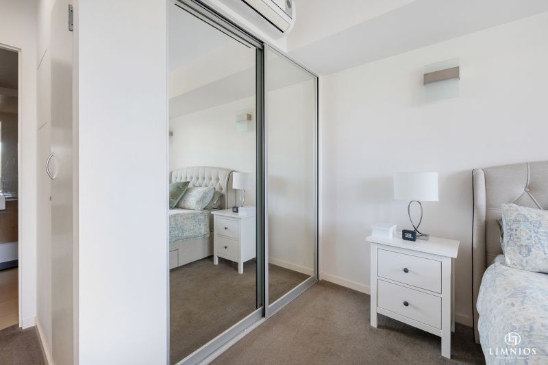 Exquisite Modern Living, Impressive with Great View!