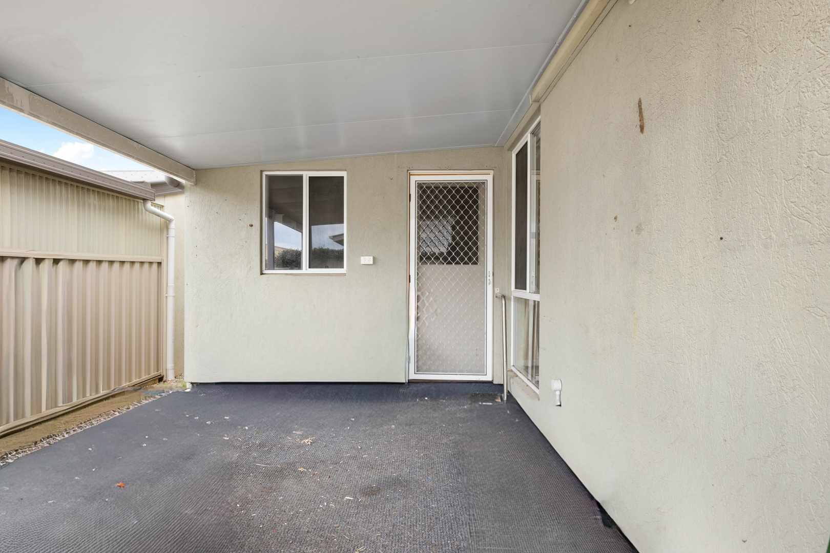 Two bedroom plus study Bottlebrush design home in Palm Lake Resort Eagleby