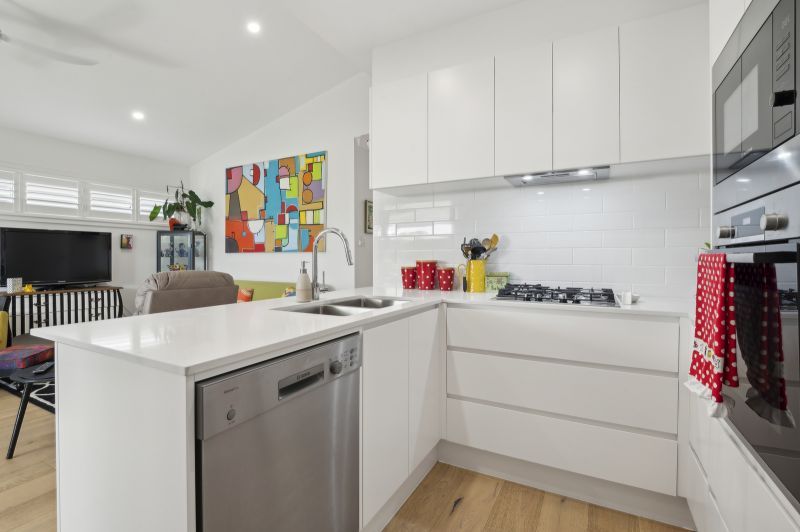 Expansive Alfresco & Vibrant Modern Design