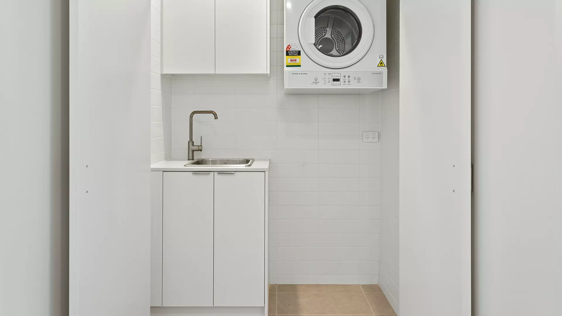 Spacious courtyard apartment surrounded by established gardens