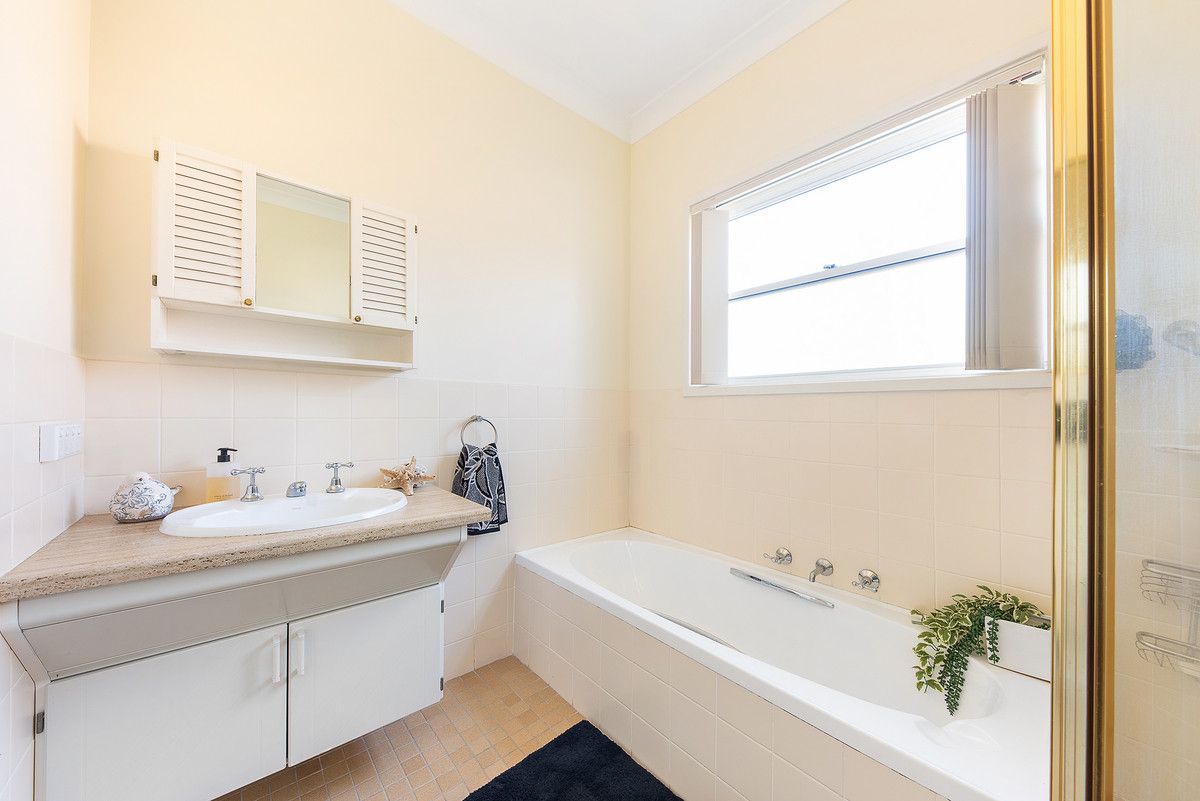 Spacious Leafy Premium Two Bedroom Apartment