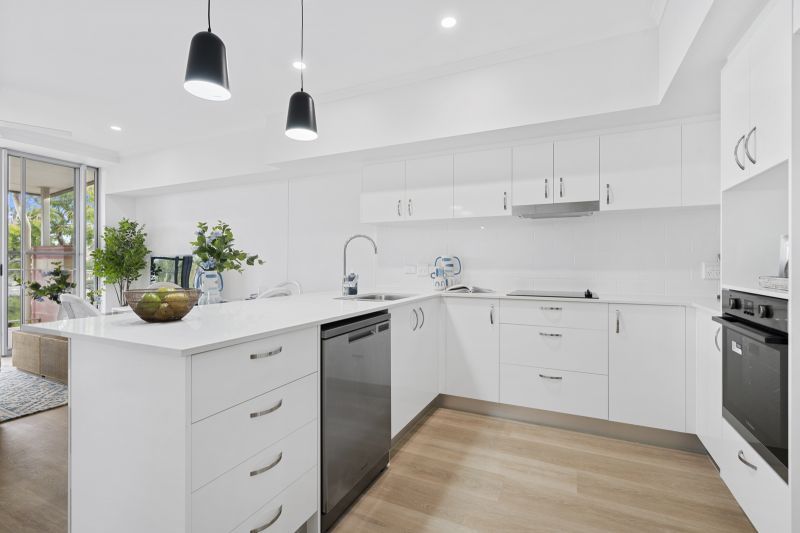 Top Level Spacious 2-bedroom Apartment