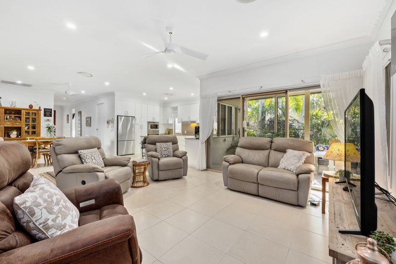 Natural Bushland Retreat- Luxury 3 bedroom Home with Study