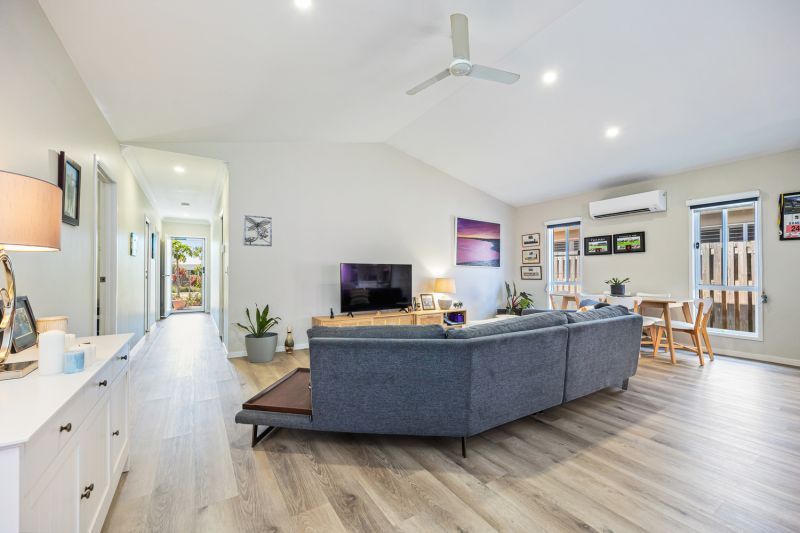 Attention Garden Lovers... Stylish Alfresco Living Awaits!