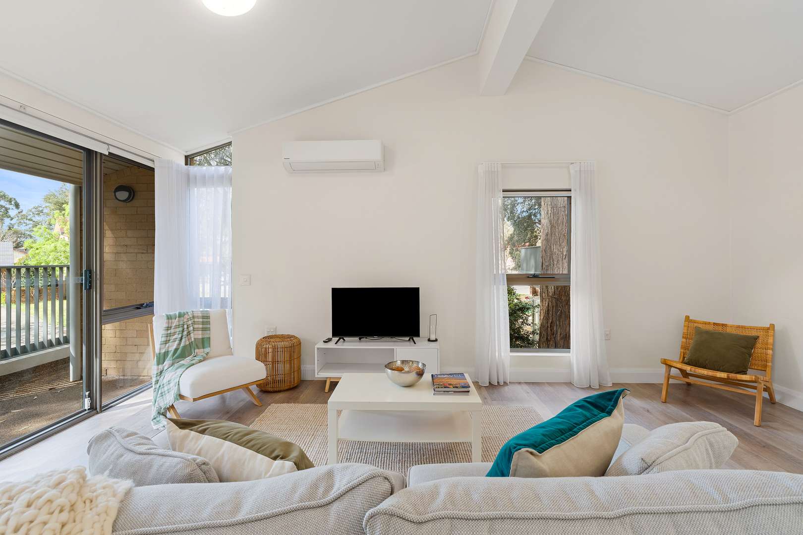 Well-Designed Apartment with Lovely Outlook - Unit 44