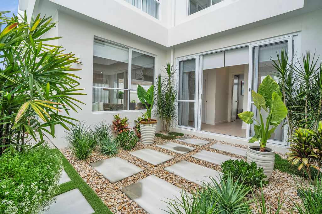 Luxury Living at Palm Lake Resort Pelican Waters