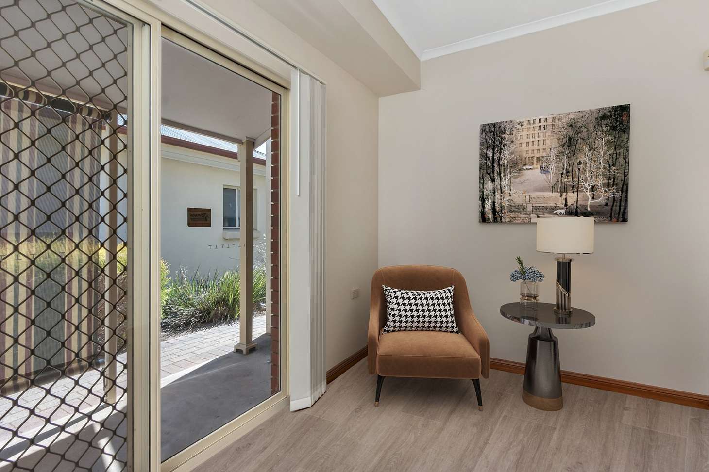 Spacious One Bedroom +Sunroom - Great Location