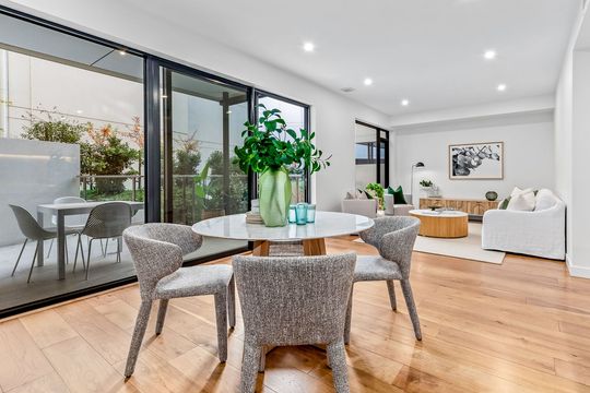 Spacious one-bedroom with tranquil courtyard garden views
