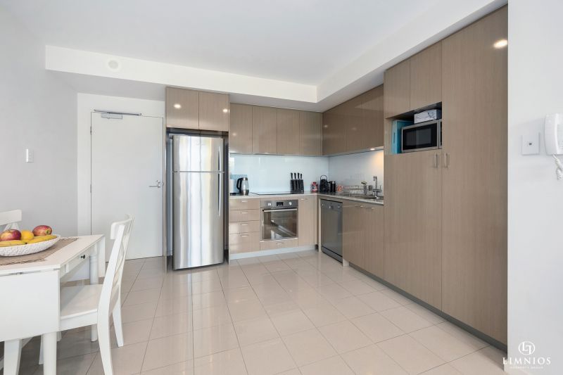 Exquisite Modern Living, Impressive with Great View!