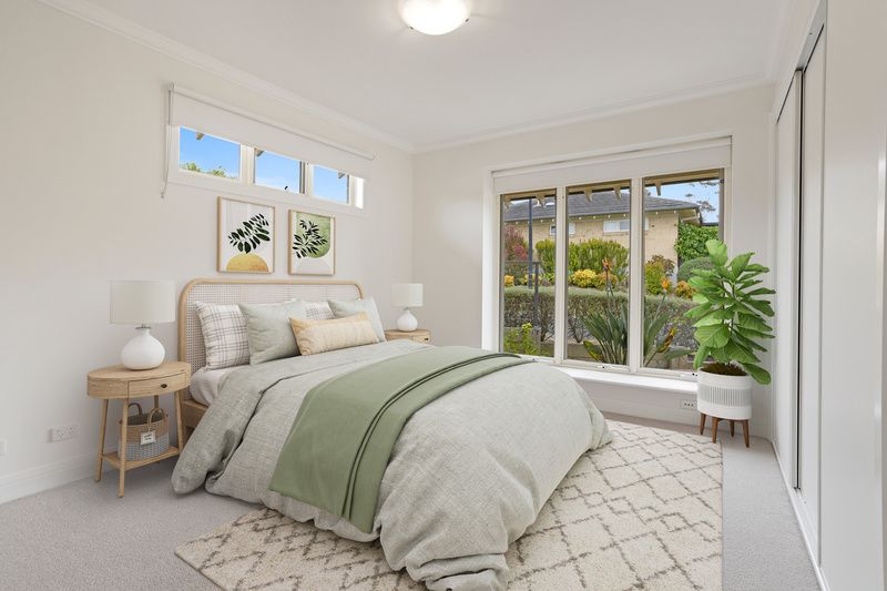 Impressive Villa with Vaulted Ceilings and Private Courtyard