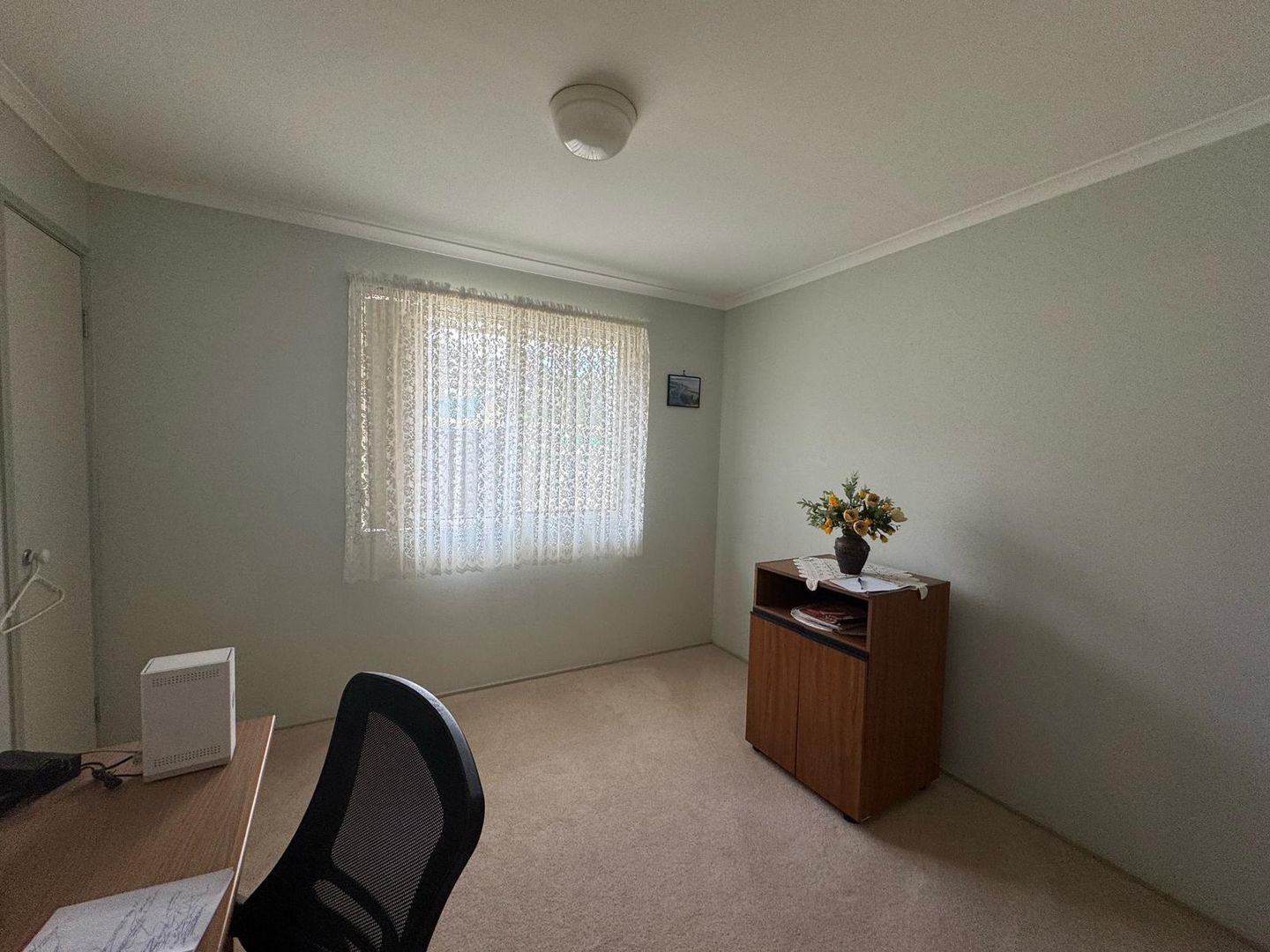 Ready to move ?  2 Bedroom + Study - Fully Fenced for your pets!