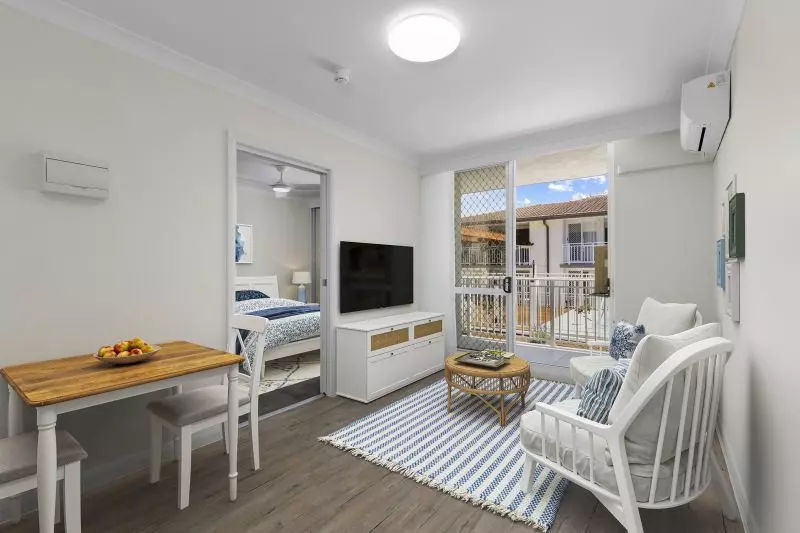 Newly renovated one bedroom serviced apartment with separate bedroom and ensuite plus kitchenette and terrace next to the pool area.