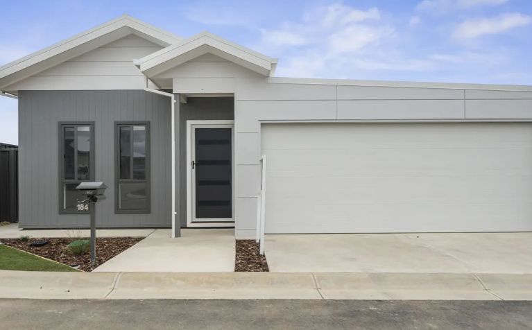 3 bed home with open plan kitchen flowing onto outdoor deck