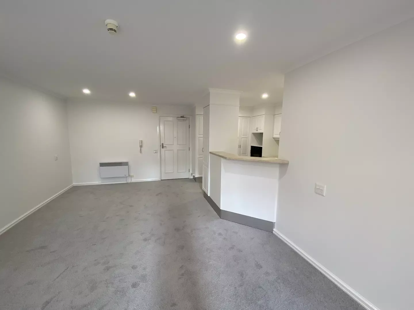 Spacious One Bedroom Apartment with Undercover Balcony