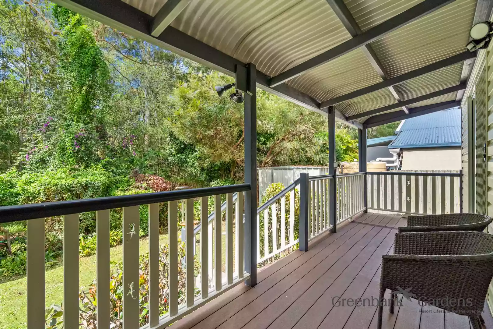 Beautiful 3 Bedroom Home with Bush-land Views - GREENBANK GARDENS