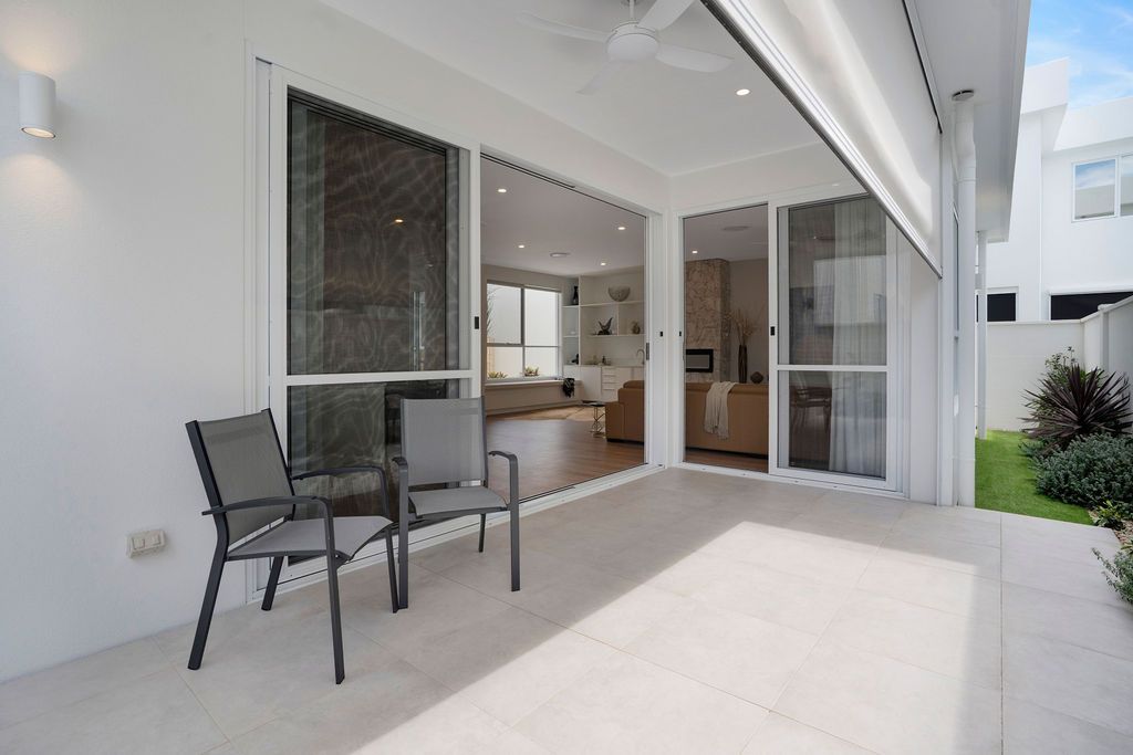 Luxury Living at Home 122, Palm Lake Resort Pelican Waters