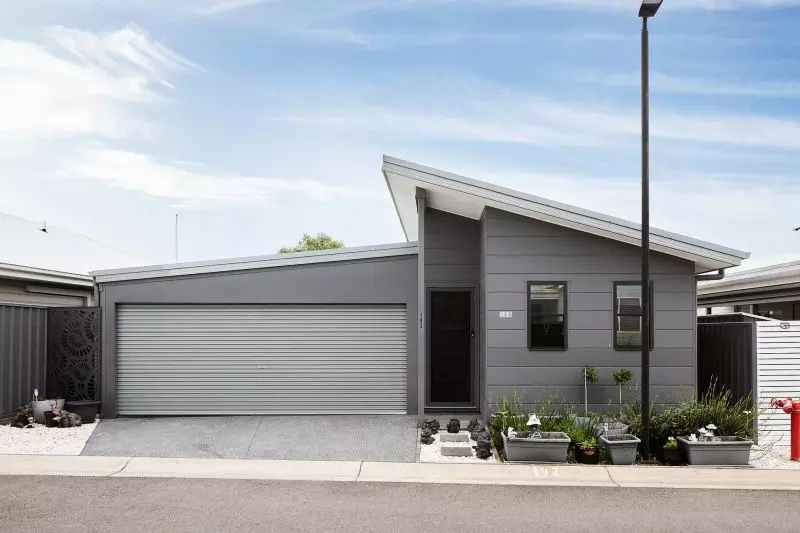 Stunning 2 Bedroom Home in Over 50s Lifestyle Community