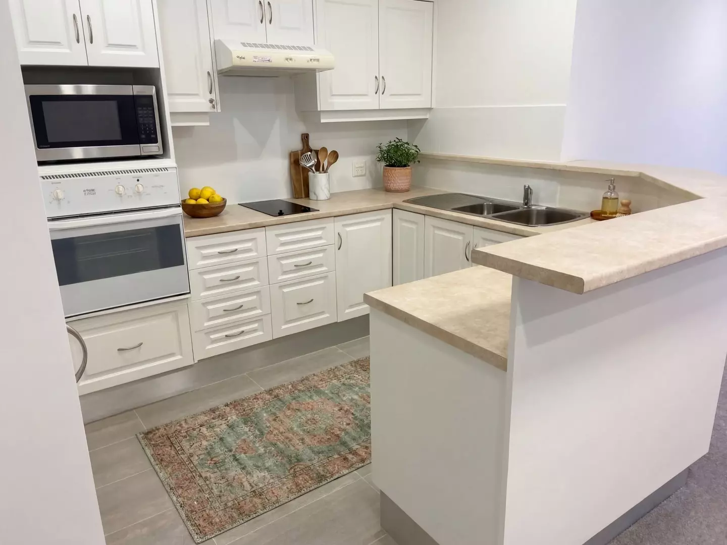 Modern Refurbished Ground Floor One Bedroom Apartment 