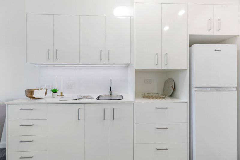 Sunny 1-bedroom apartment with beautiful community views