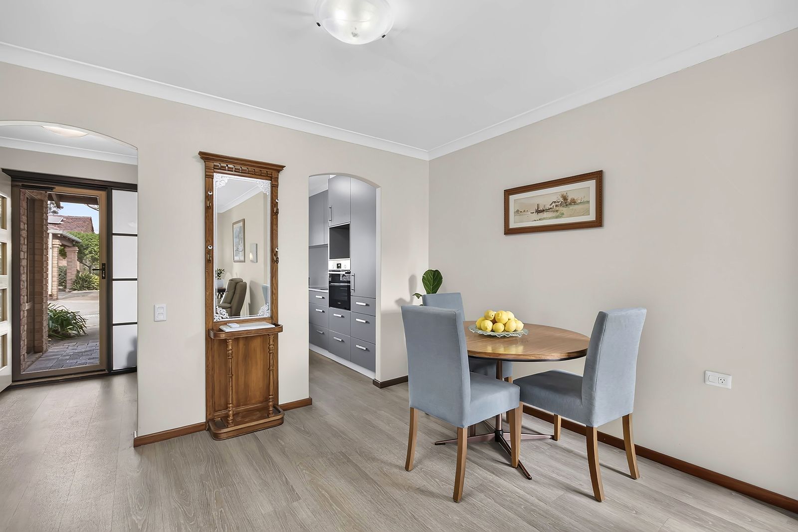 Discover effortless living in a prime Booragoon location.