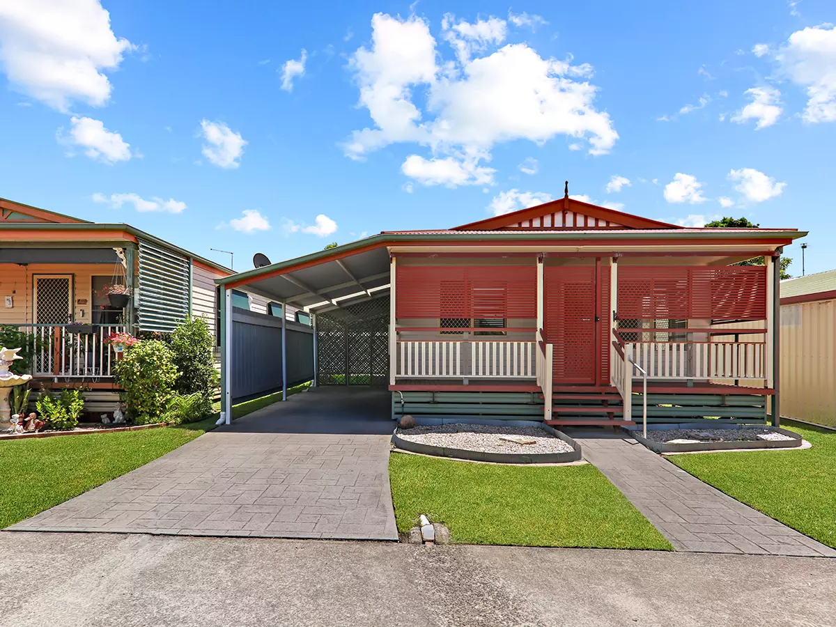 3 Bedroom Villa - Beautiful Cottage - BONUS - Green Space - SOLD