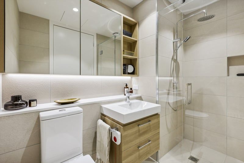 City Views and Spacious Design in Exclusive Apartment