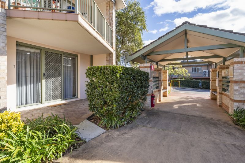 East facing ground level unit with access to the gardens