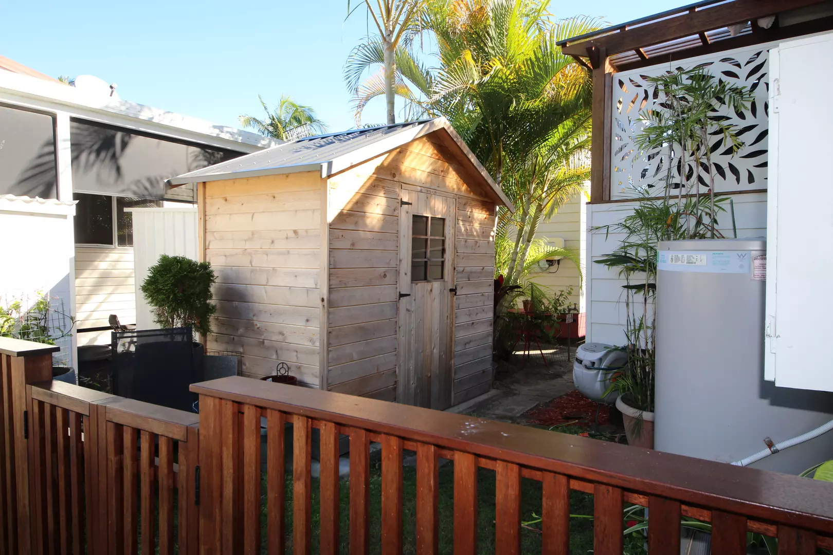 Large 2 Bedroom Overlooking the pool