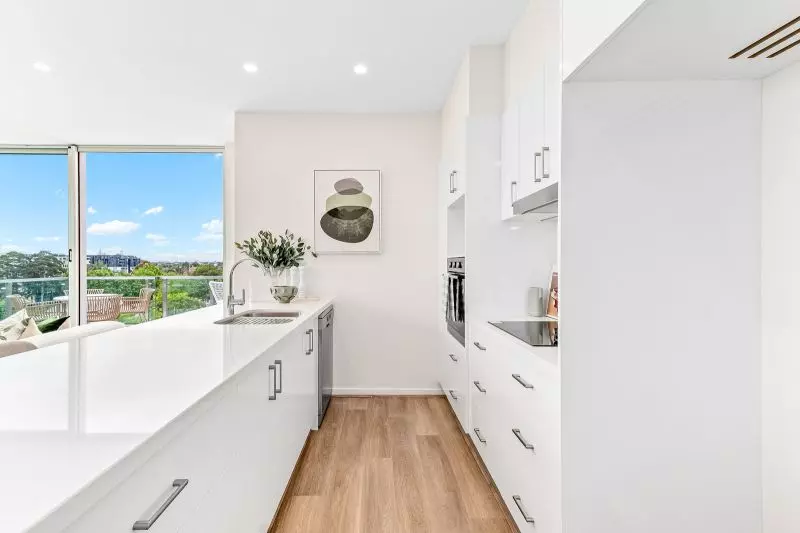 Airy top-floor apartment with stunning north-east views