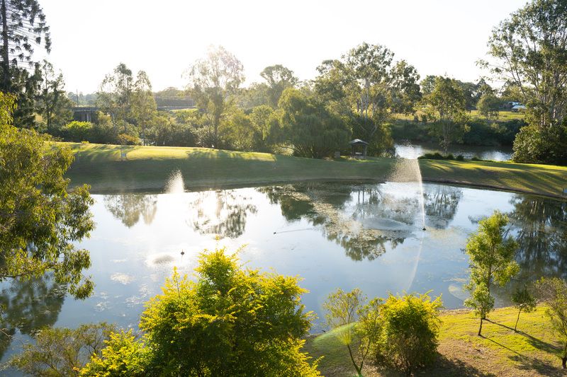 Fantastic location centred between both clubhouses! 