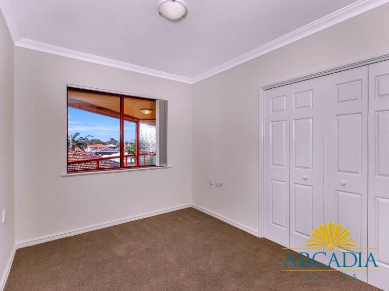 Arcadia Waters Bicton - Views, Views & More Views...