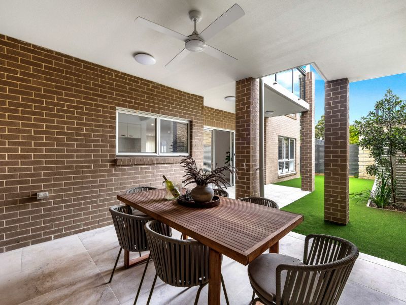 Sophisticated living by Shortland Waters golf course