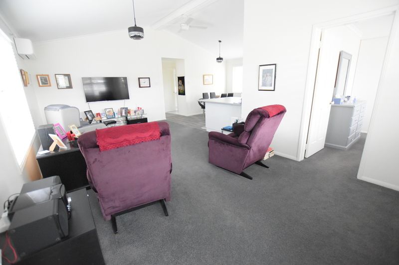 Beautifully presented, well maintained 2 bedrooms home in highly sought private cul-de-sac location