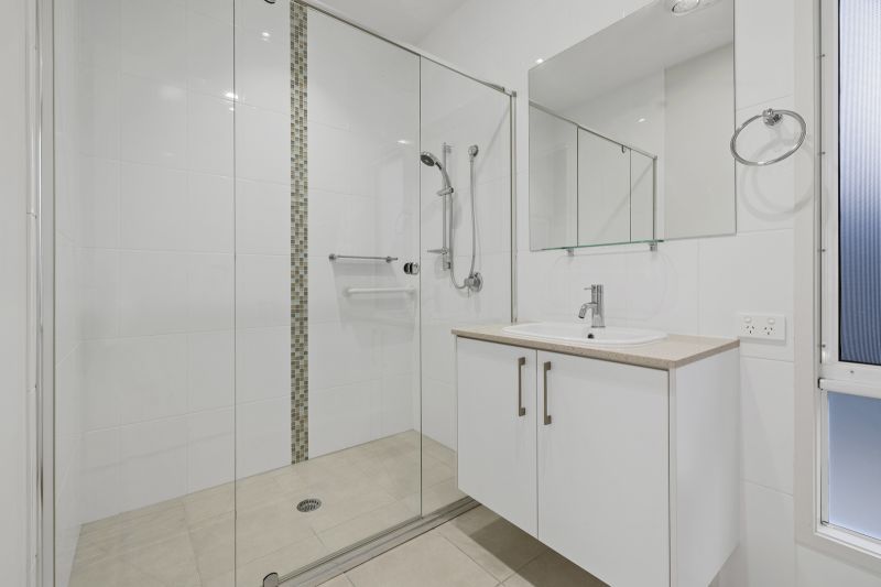 Style & Privacy - Spacious Three-bedroom Haven