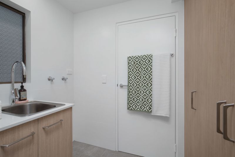 Apt 10 – Fully renovated north-facing 1-bed