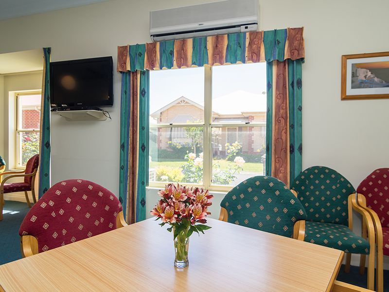 Spacious Independent Living Unit, perfect for the retiree requiring a little extra space!