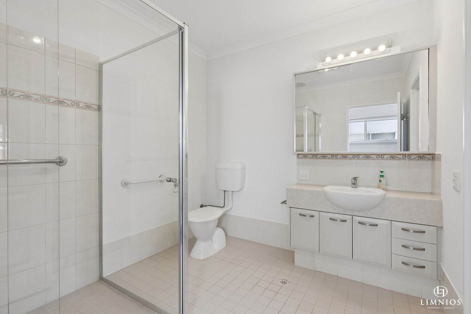Elevated Living with a Bright Northerly Aspect