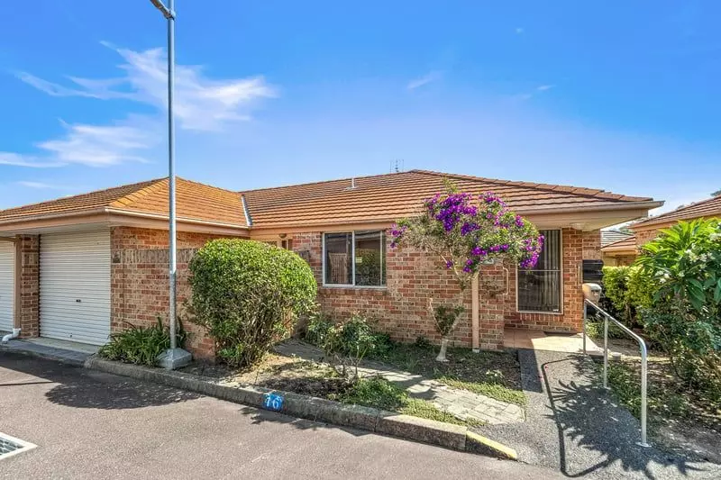 Corner Retreat Opposite Ashton Gardens Hub