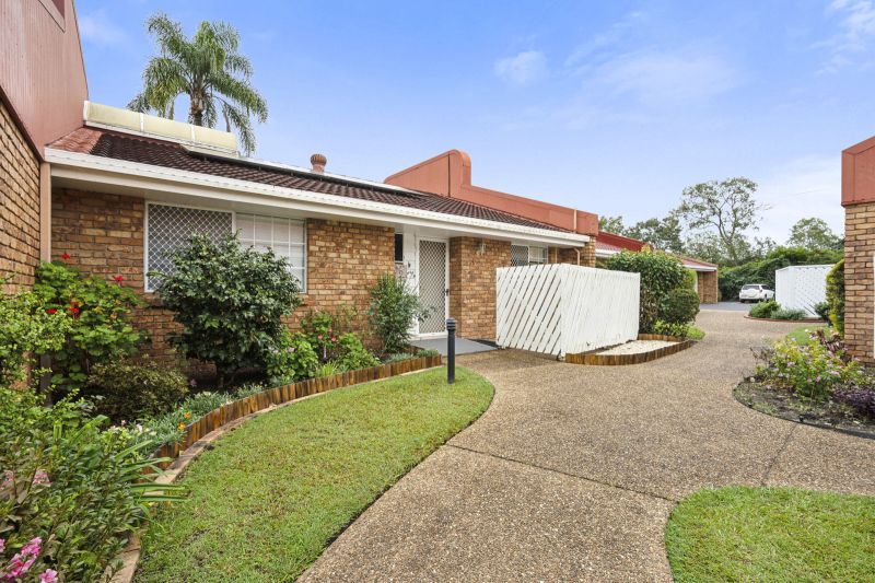 Beautiful two-bedroom, 1 bathroom villa with detached garage