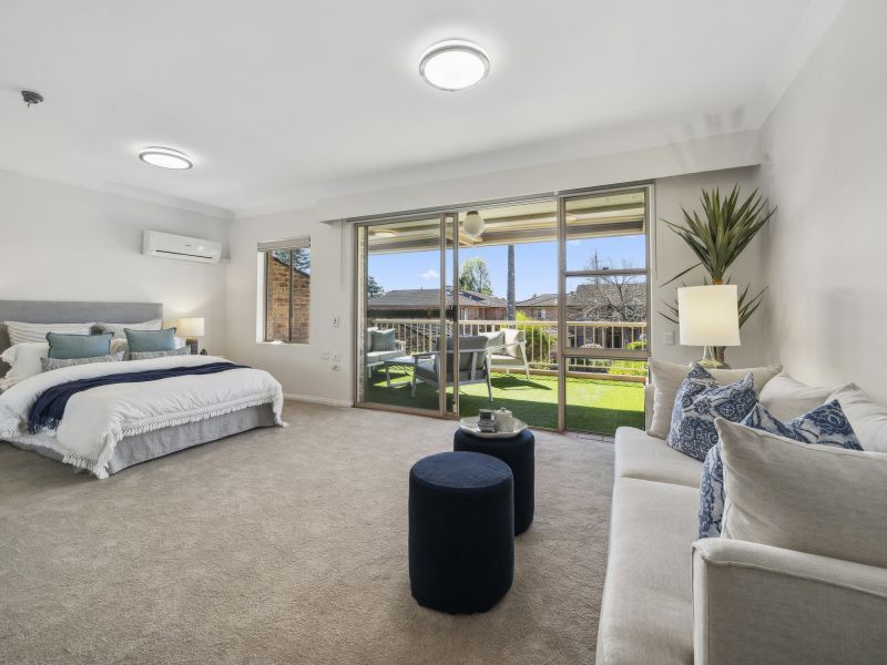 Light-filled apartment with large balcony