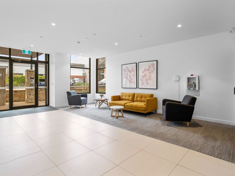 DEPOSIT TAKEN - Light-filled ground floor apartment with lagoon views!