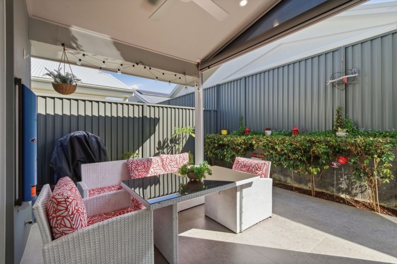 Modern Comfort Meets Seamless Indoor Outdoor Living