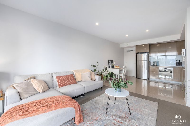 Exquisite Modern Living, Impressive with Great View!