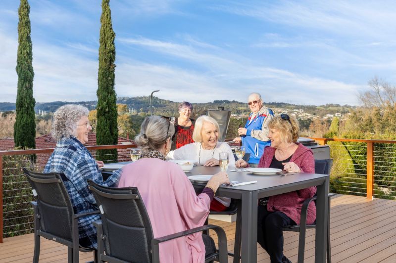 Newly-renovated studio apartment with brand-new kitchenette