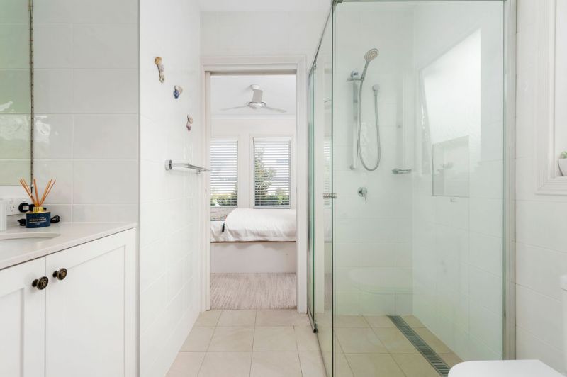 Modern 2 Bedroom Home - Relax and Enjoy!