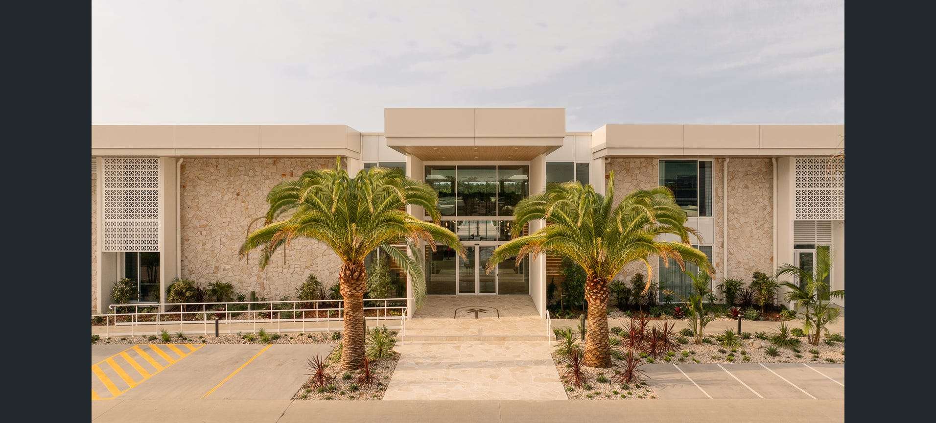 Palm Lake Resort Pelican Waters