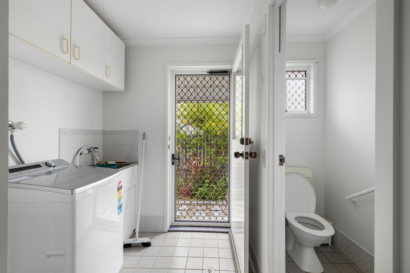 Sit on the balcony and watch the world go by and freshly painted too!!!